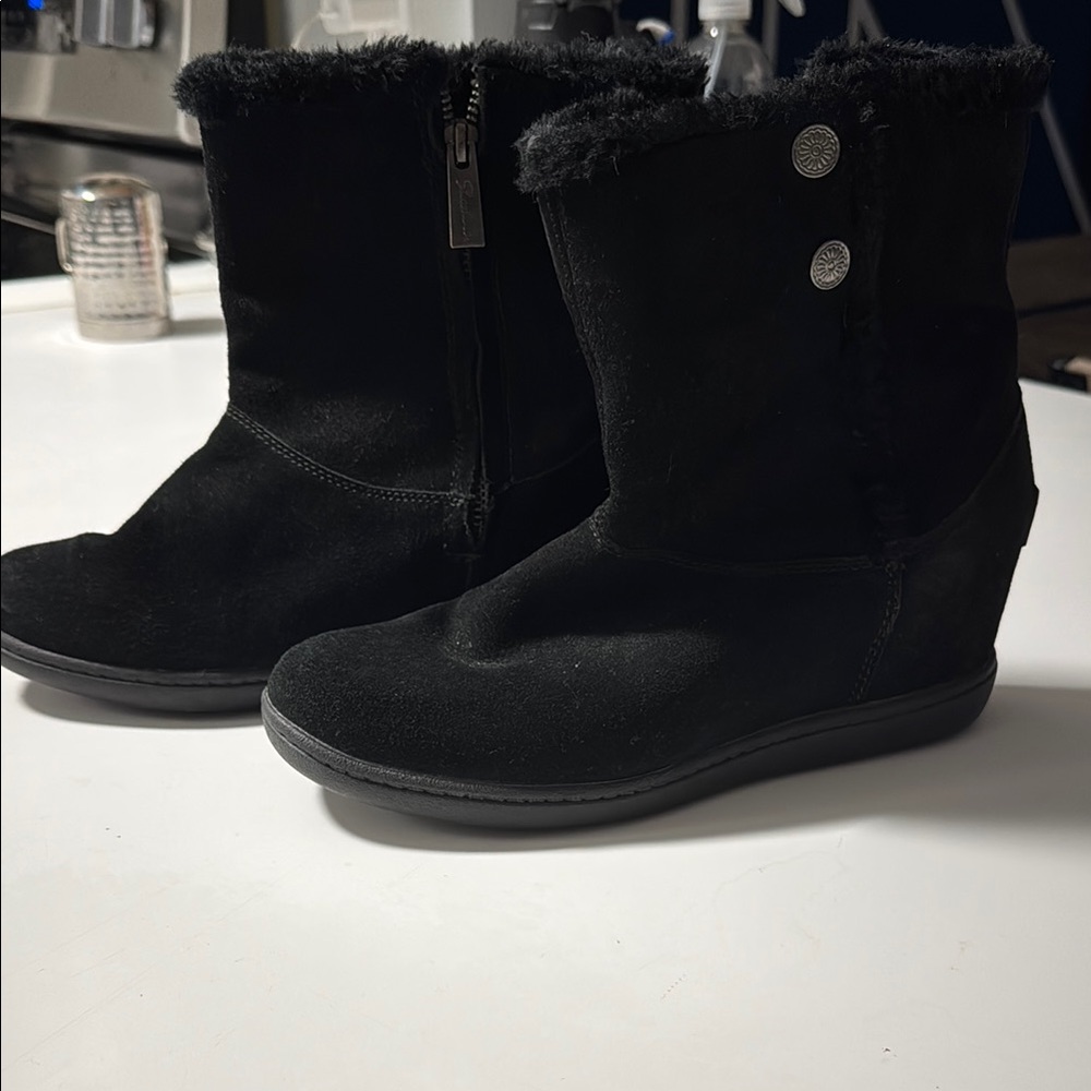Skechers Women's Black Suede Sherpa Lined Boots Size 9